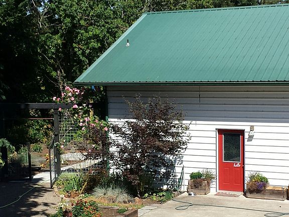 2 bdr apt across driveway