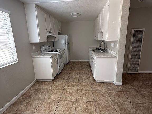 5th image of 1065 E Washington Ave APT D
