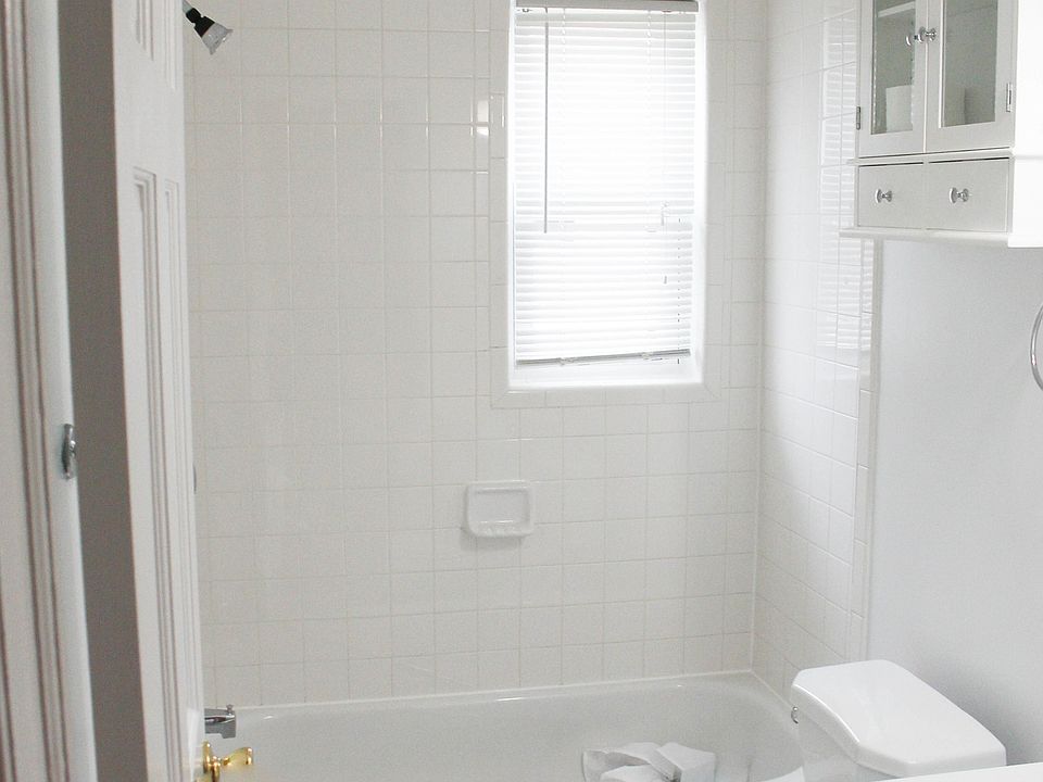 2nd image of 2712 Arlington Blvd #2