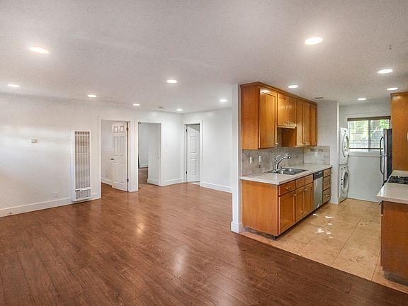 5th image of 42 Yale St #1/2