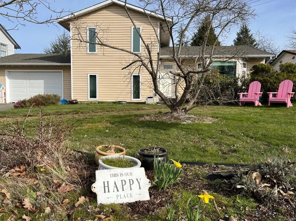 1646 Maquinna Ave, Comox, BC V9M 3L1