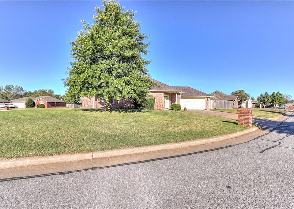 1st image of 101 Woodgate Dr