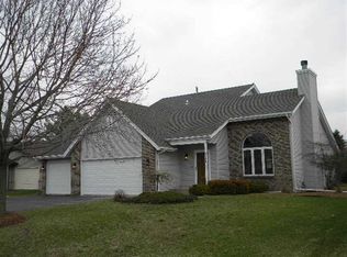 111 Thistlewood Dr, Rockton, IL 61072