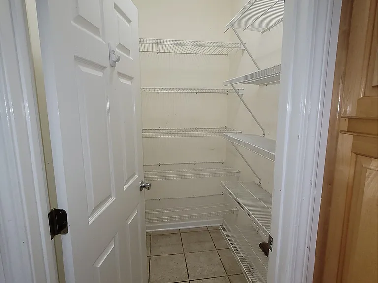 77 Groves Ln — Photo 16