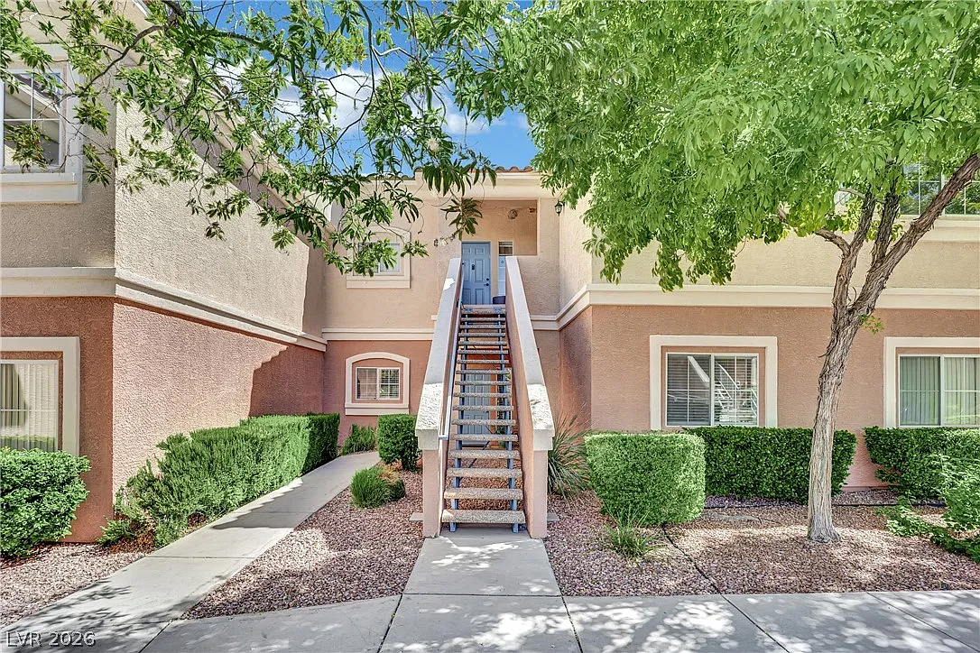 2 bed, 2.0 bath, 1248 sqft, $1,900 — Photo 2