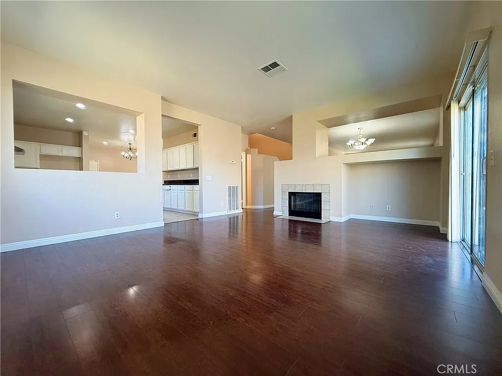 4 bed, 2.5 bath, 3036 sqft, $3,980 — Photo 3