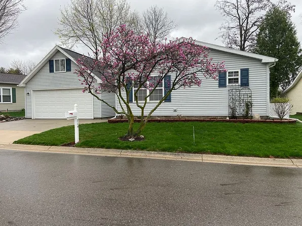 214 Deep Lake Dr, Williamston, MI 48895