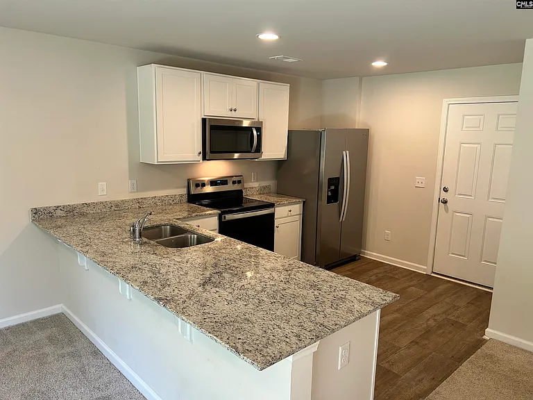 1071 Crescent Moon Loop — Photo 5
