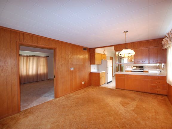 5th image of 1004 1st Ave W