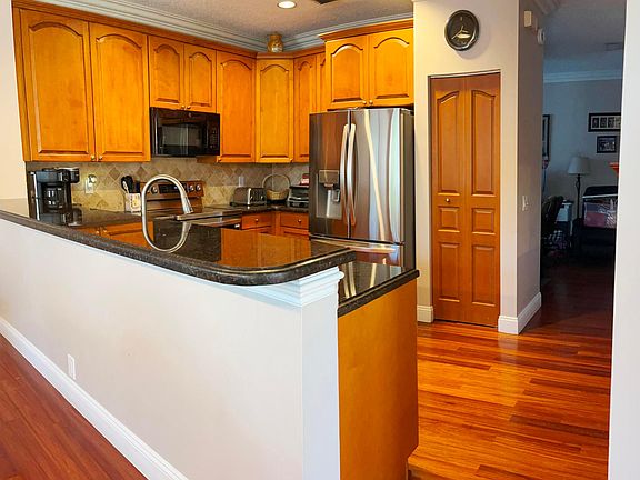 4th image of 668 Willow Bend Road