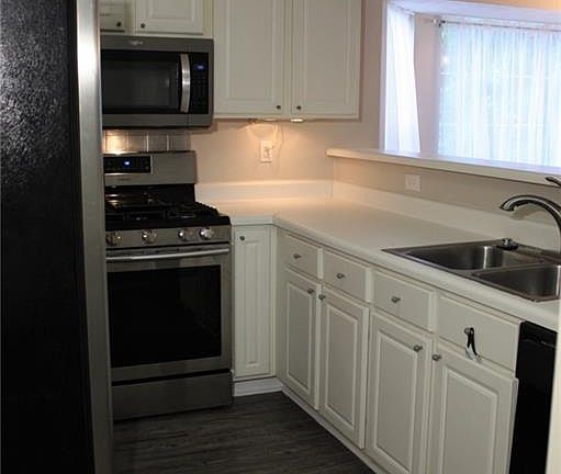 3rd image of 1863 Barrington Ct