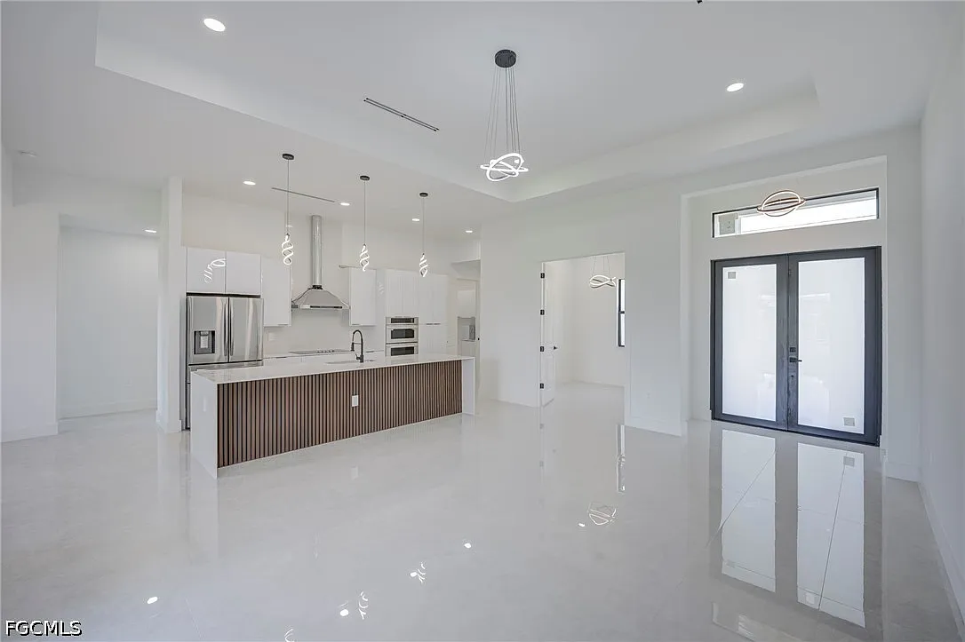 3 bed, 2.0 bath, 1811 sqft, $2,400 — Photo 4