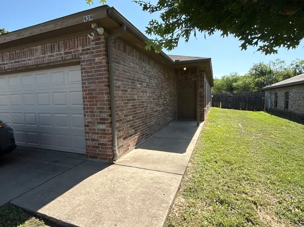 939 Sylvia St, Weatherford, TX 76086
