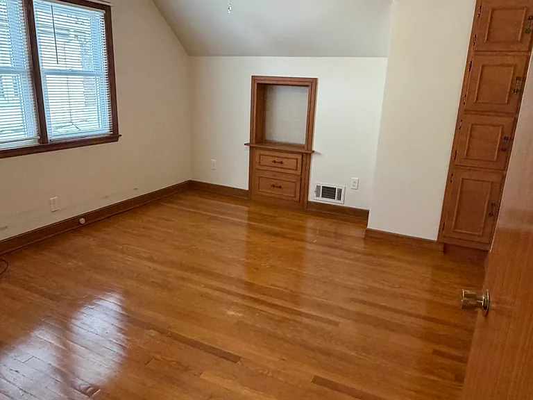 3225 S 40th St — Photo 10