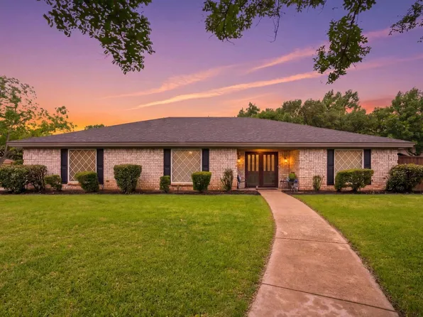 1705 Louella Ct, Hurst, TX 76054
