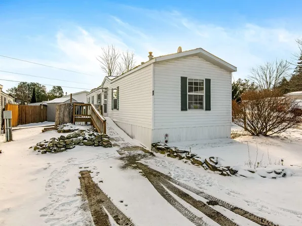 62 1st St, Milton, VT 05446