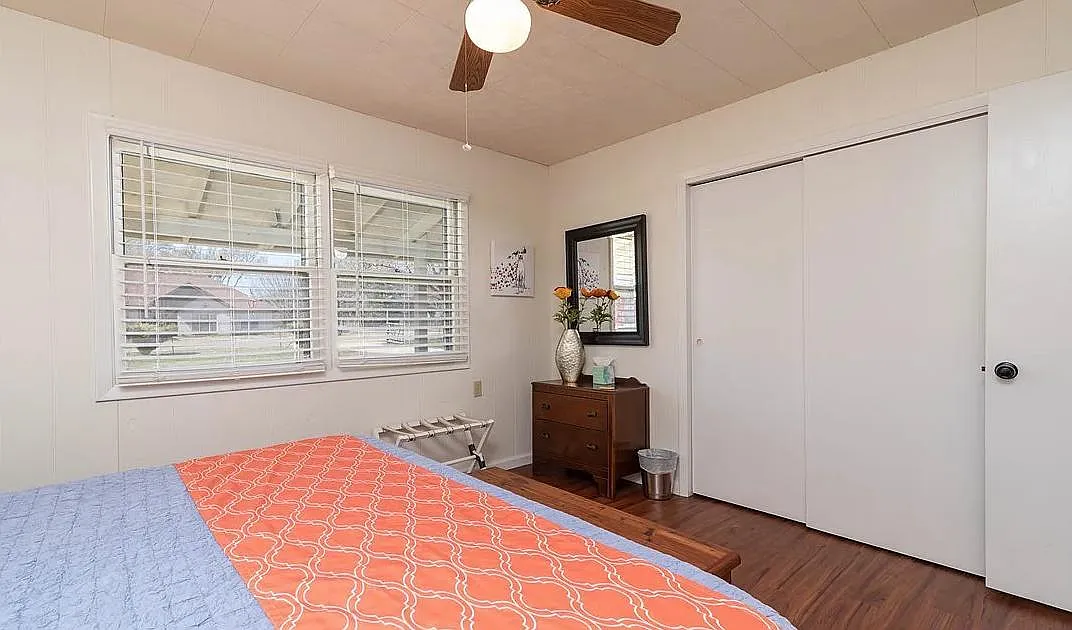 2 bed, 1000 sqft, $2,400 — Photo 4
