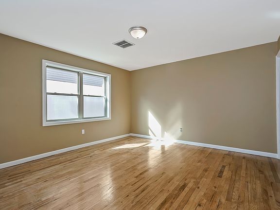 4th image of 58 Coolidge Ave