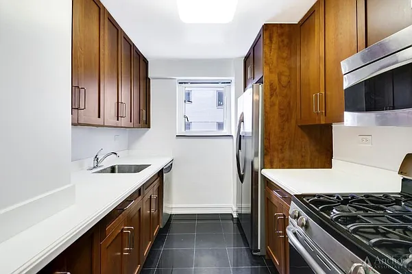 Rented by Anchor Associates | media 10