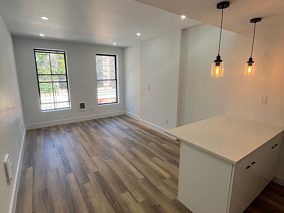4th image of 234 E 106th St #3B2