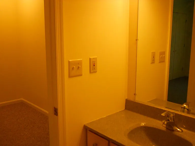 2nd floor full bathroom