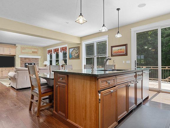 5th image of 755 Vienna Way