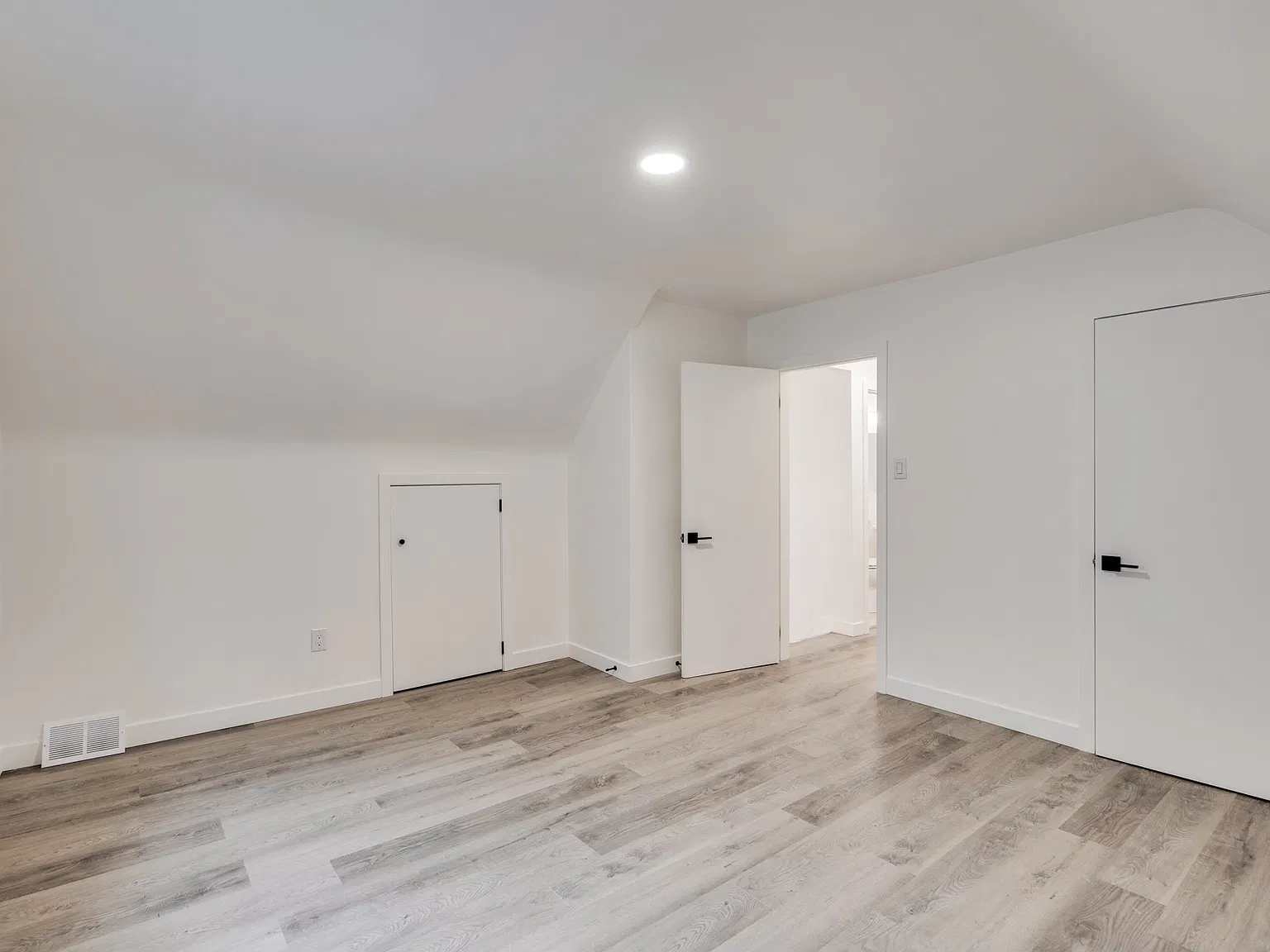 3 bed, 1500 sqft, $3,250 — Photo 2