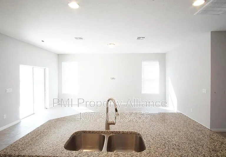 1427 Cabot Dr — Photo 6