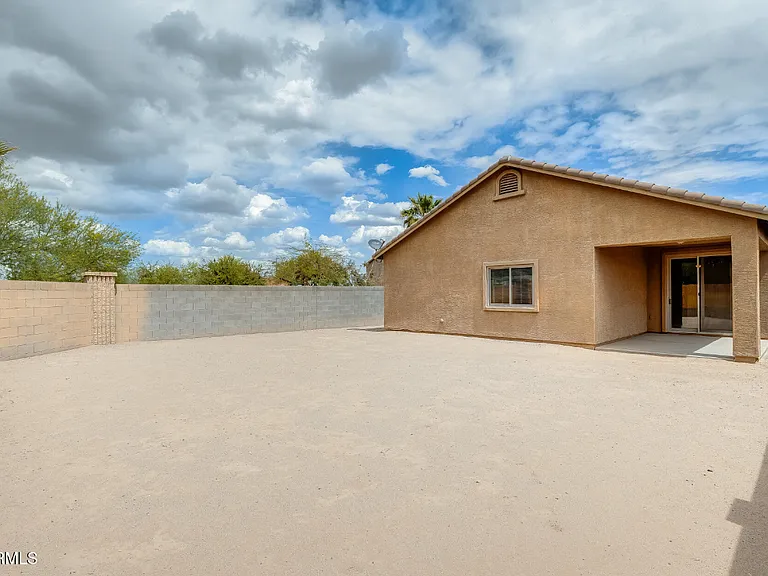 1979 N Vista Ln — Photo 14
