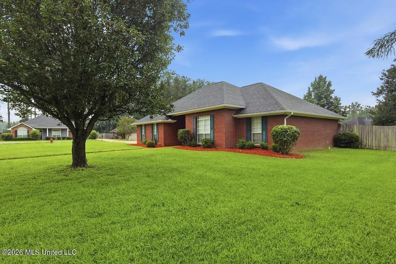 3 bed, 2.0 bath, 1660 sqft, $2,200 — Photo 2