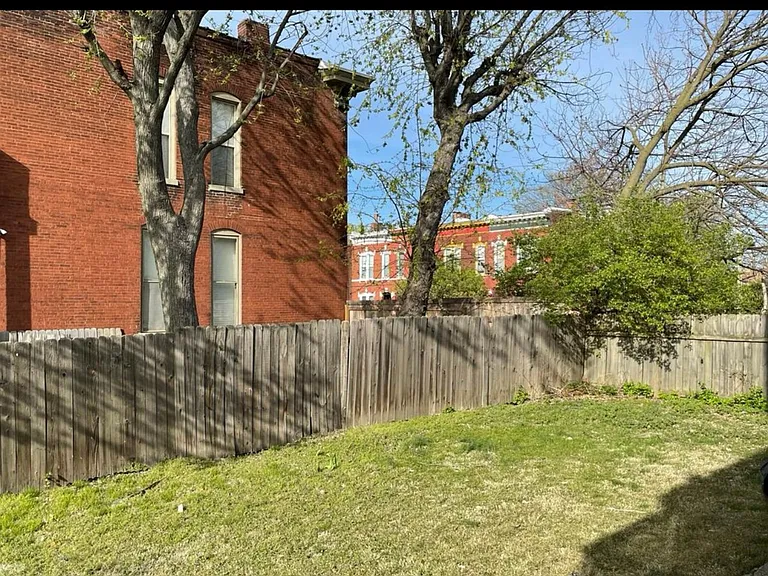 1921 California Ave — Photo 19