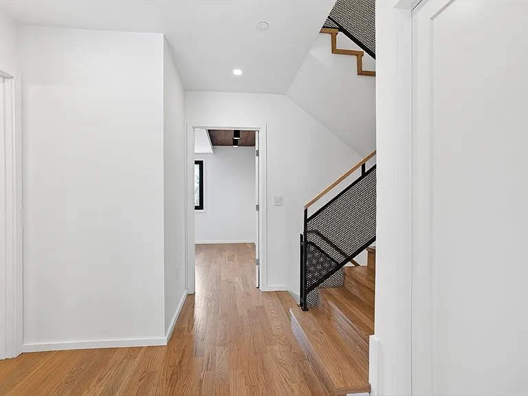 17 Algonquin Rd #B — Photo 6