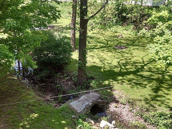 4th image of 832 Lake Dr