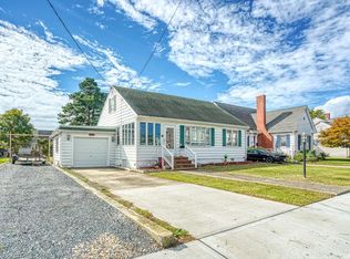 6284 Mumford St, Chincoteague, VA 23336