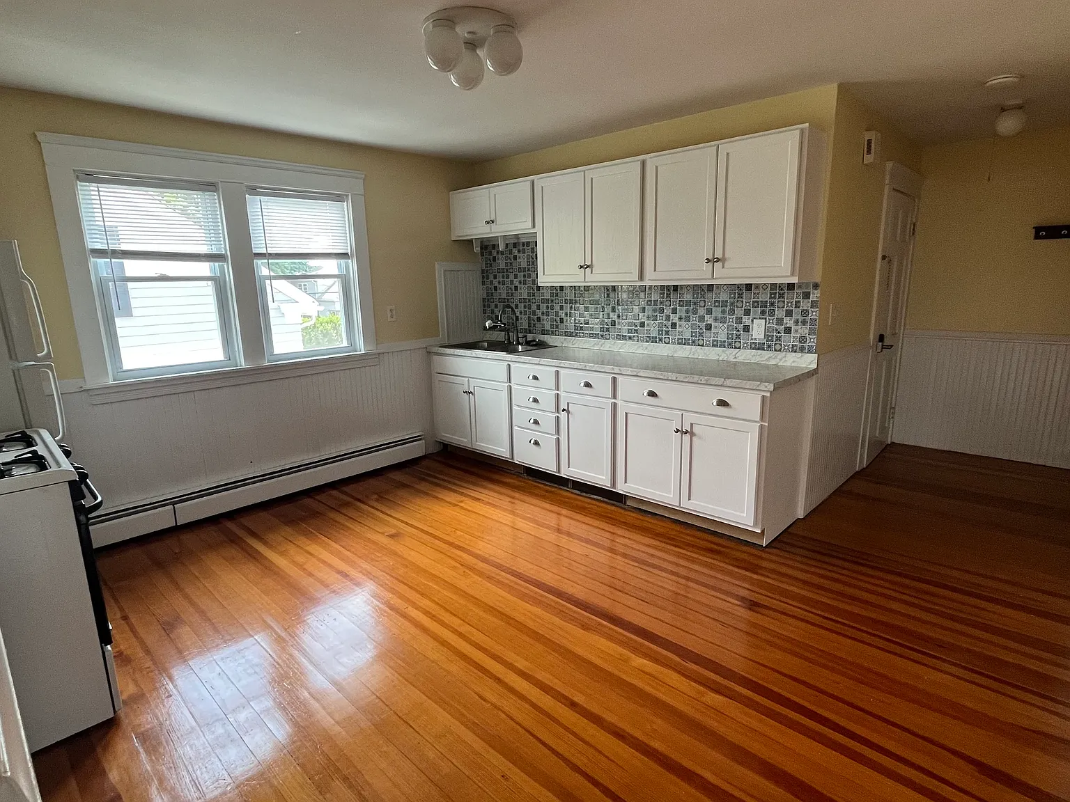 2 bed, 950 sqft, $1,900 — Photo 2