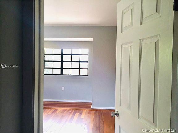 5th image of 2547 NE 182nd St