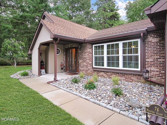 3rd image of 74 Morning Glory Lane