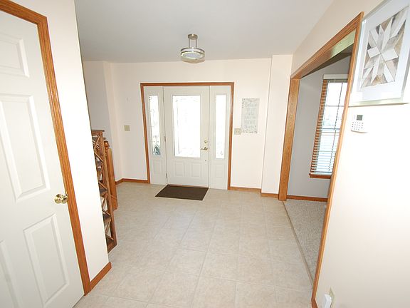 2nd image of 833 Fairfield Dr