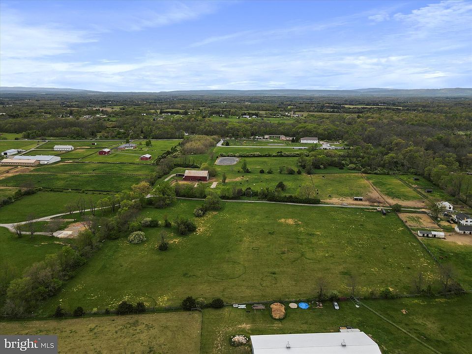 1st image of Hartack Ln