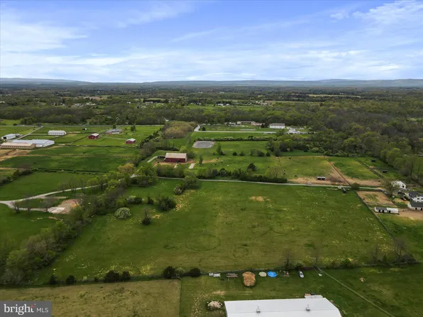 Hartack Ln, Kearneysville, WV 25430