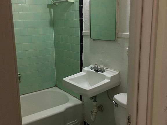 4th image of 315 Claremont Ave APT 3