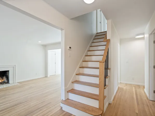 12 Oriole Way, Dix Hills, NY 11746