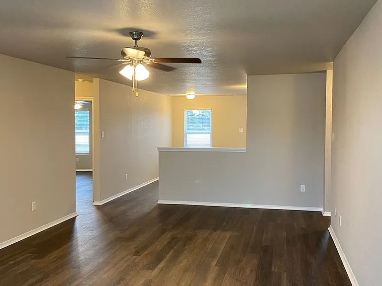 3828 Travers Ln — Photo 4