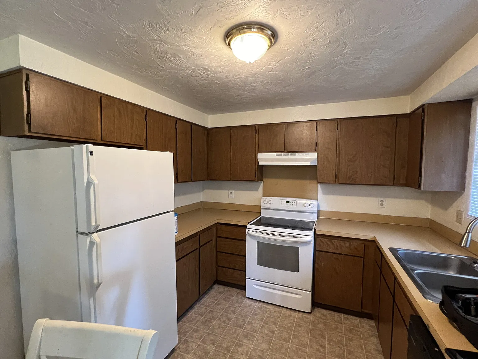 2 bed, 1.0 bath, $1,400 — Photo 4