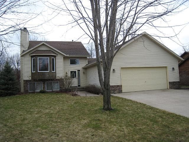 1st image of 404 Pebble Beach Dr NE