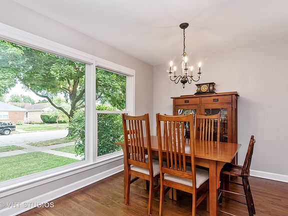 5th image of 8224 Kildare Ave