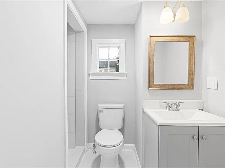 95B N Main St #B — Photo 15
