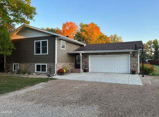 6162 Comet Ln, Bismarck, ND 58503