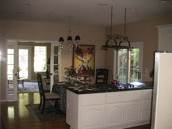 Eat-in Kitchen