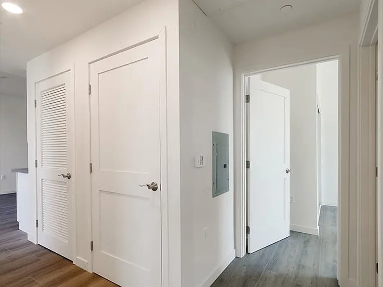928 S Berendo St #301 — Photo 8